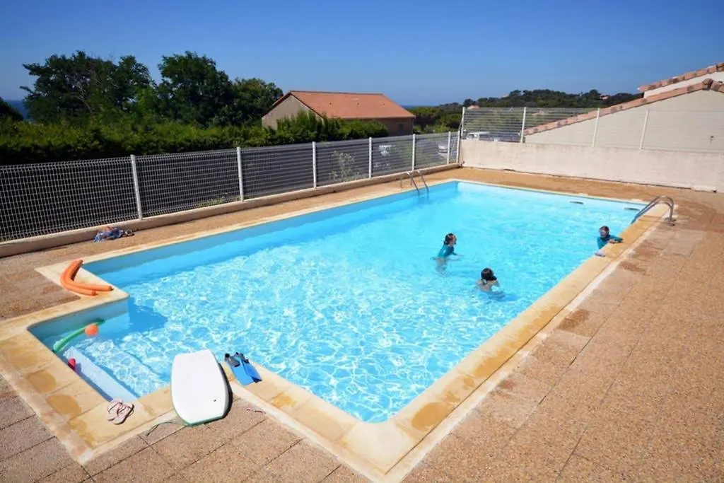 Studio 30M2 Sur La Presqu'Ile De Giens Dans Residence Privee Avec Piscine Ιέρ 0*,  Γαλλία